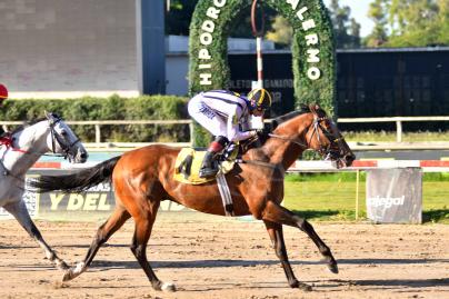 COMANDO SECRETO Y LE CORNETTE, LE PUSIERON EMOCION AL LUNES